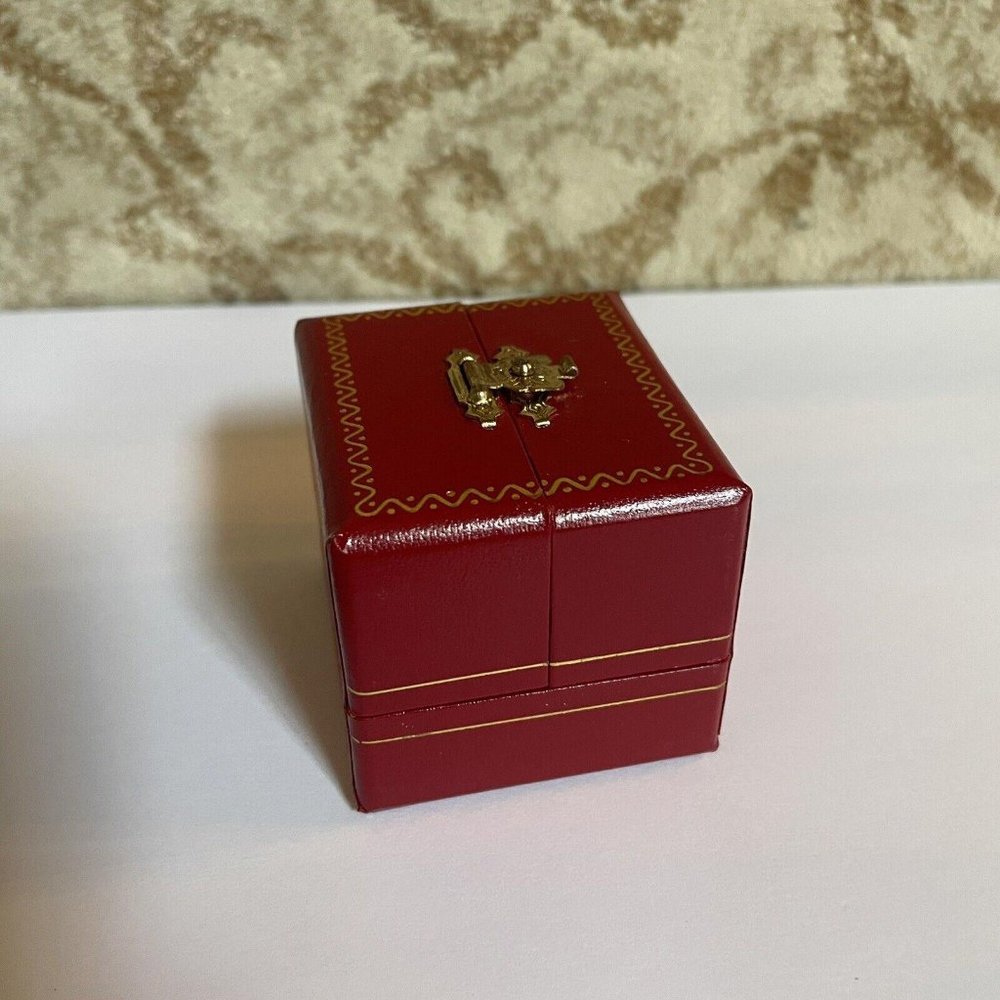 Classic Style Valentine’s Day Red / Gold Tone Classical RING BOX Holder NWOT - Picture 4 of 10